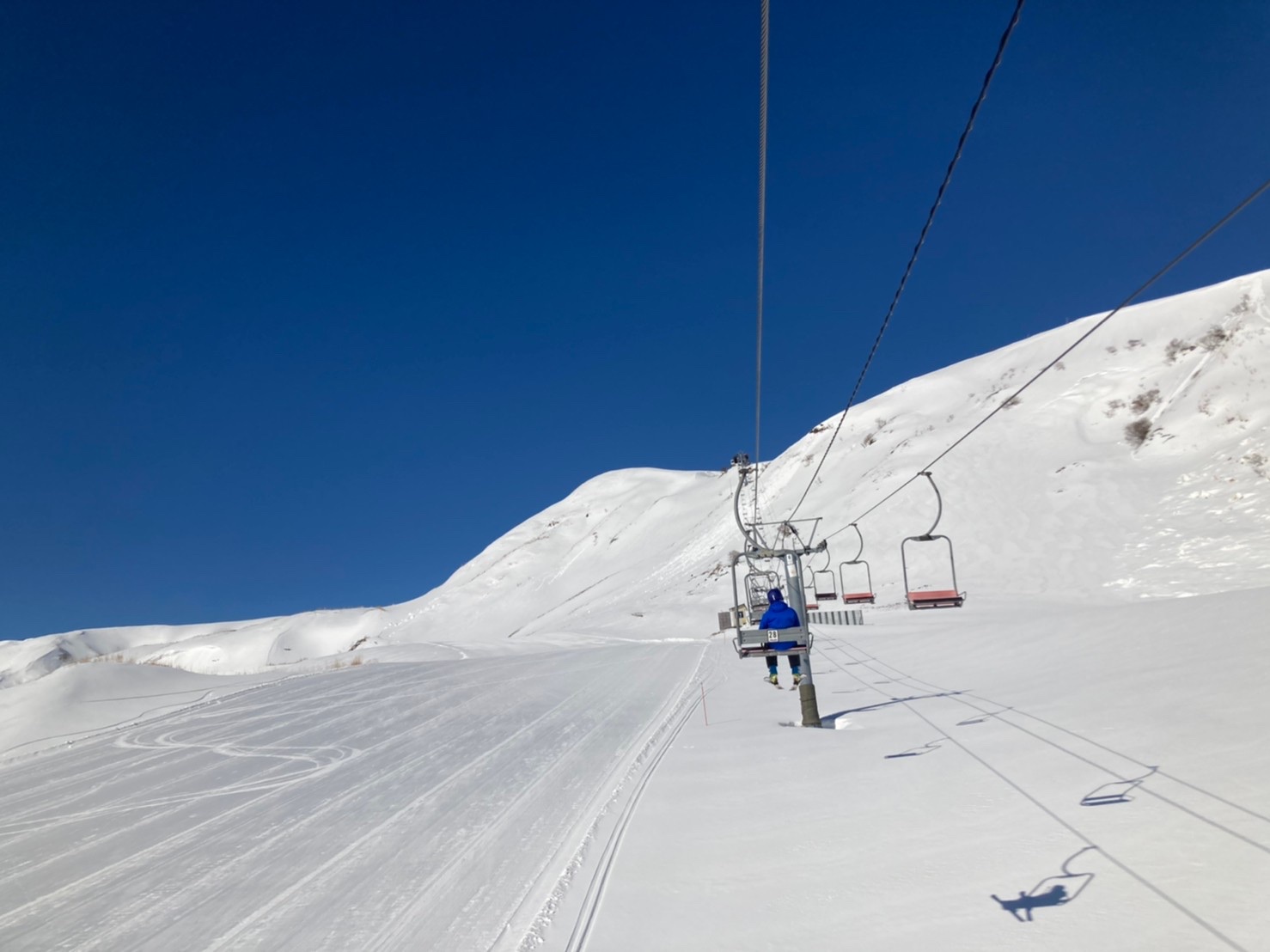 兵庫県　スキー場　ハチ高原　初雪　積雪　スキー　スノボ　やまなみ　グリーンホテルやまなみ　山のレストランシーズ　ピザ　ピッツァ　PIZZA